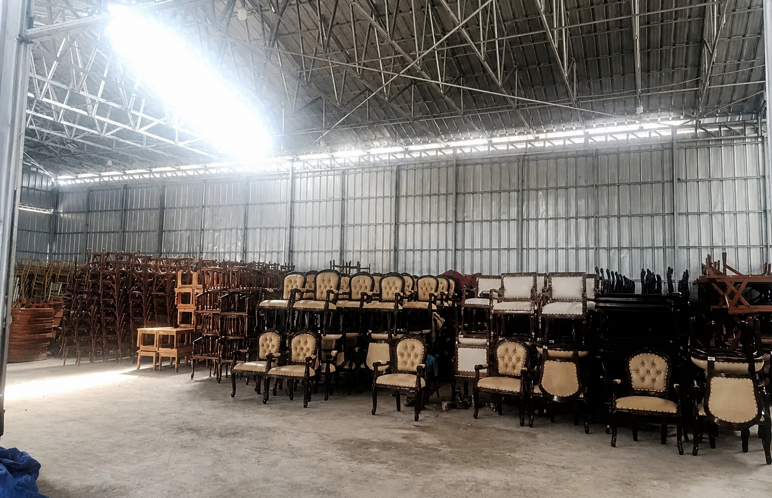 Stok kursi event dan perlengkapan acara